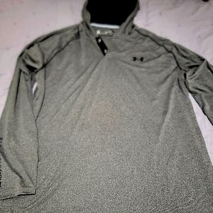 Under Armour Lightweight Hooded Long Sleeve Shirt